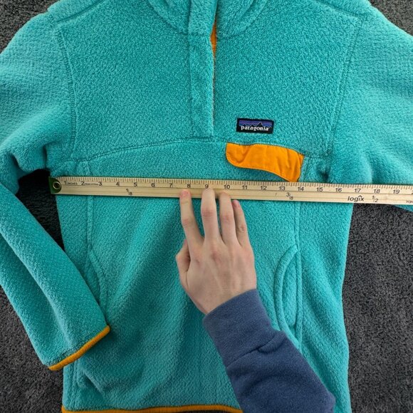 Patagonia Jacket Small Blue Fuzzy Soft Fleece Logo Pullover Women 1/4 Snap - Picture 8 of 15